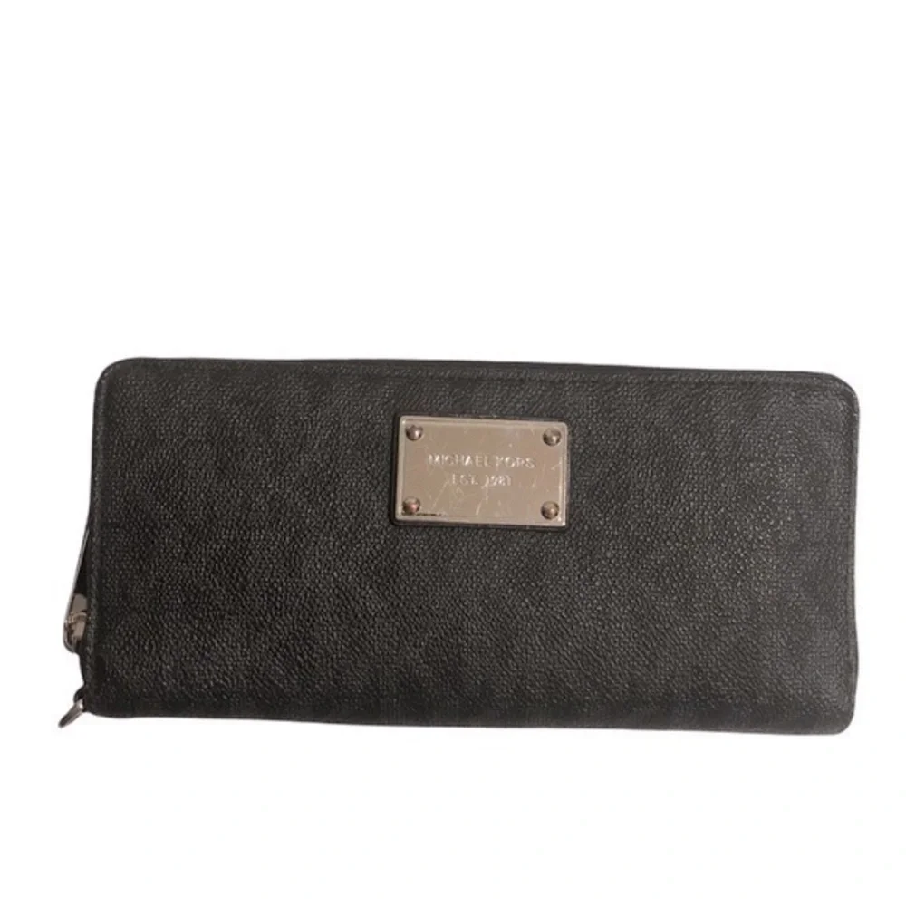 Michael kors signature clutch wallet